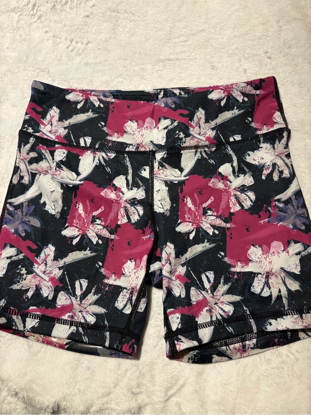 Women’s Floral Active Shorts in Black and Pink - size 6/small